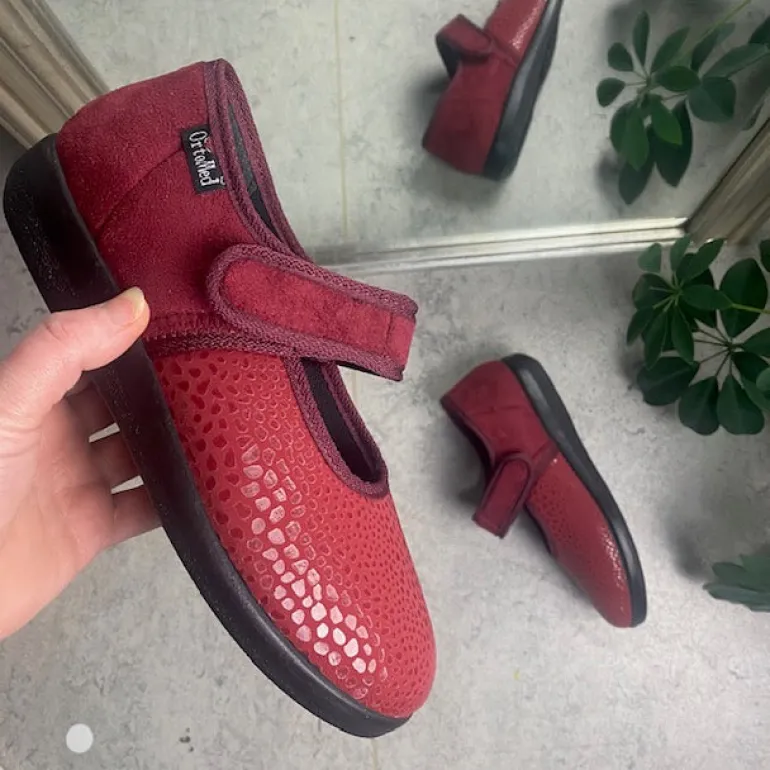 Rød ballerina med velcro og god plads