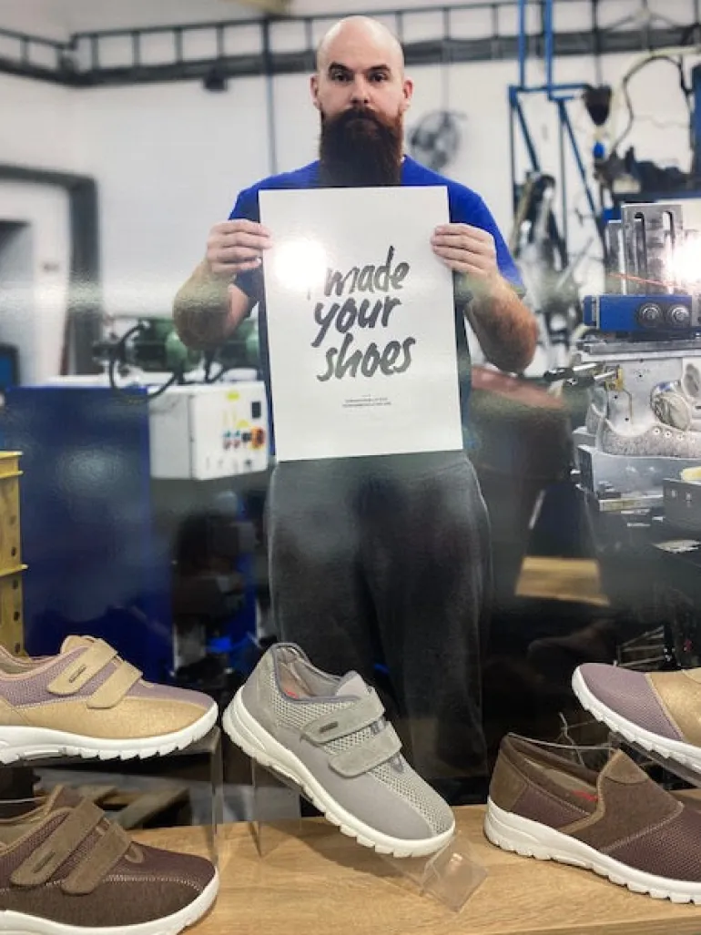 Rød ballerina med velcro og god plads