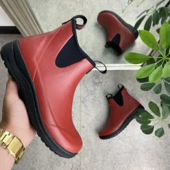 Rød luksus gummistøvle med svangstøtte fra Green Comfort