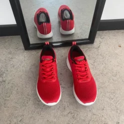 Rød performace sko fra MBT