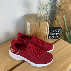 Rød Skechers Slip-ins med glimmer detaljer.