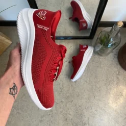 Rød Skechers Slip-ins med glimmer detaljer.