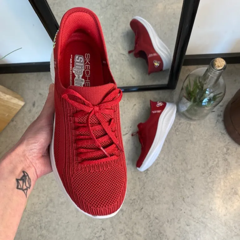 Rød Skechers Slip-ins med glimmer detaljer.