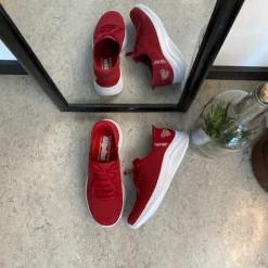 Rød Skechers Slip-ins med glimmer detaljer.