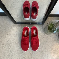 Rød Skechers Slip-ins med glimmer detaljer.