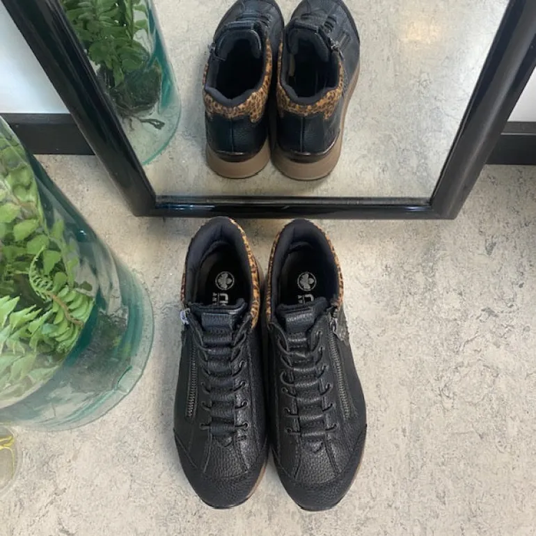 Rieker Step-in støvle med flotte detaljer