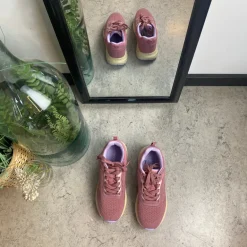 Rosa letvægtssko med stødabsorberende sål