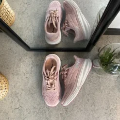 Rosa sneakers med åndbar overdel
