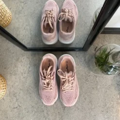 Rosa sneakers med åndbar overdel