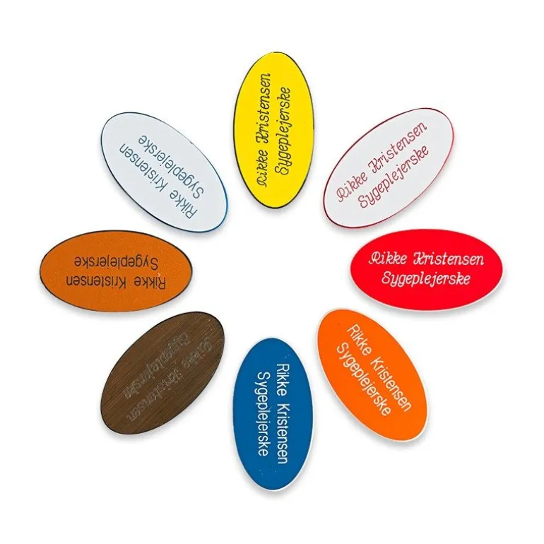 Rundt navneskilt med magnet