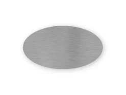 Rundt navneskilt med nål