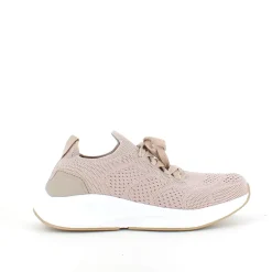 Sandfarvet åndbar slip on sko fra Endurance