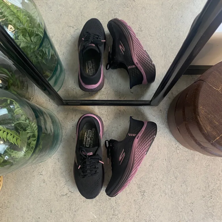 Skechers slip-ins med Max Cushion sål