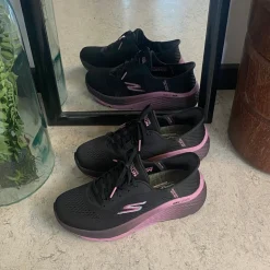 Skechers slip-ins med Max Cushion sål