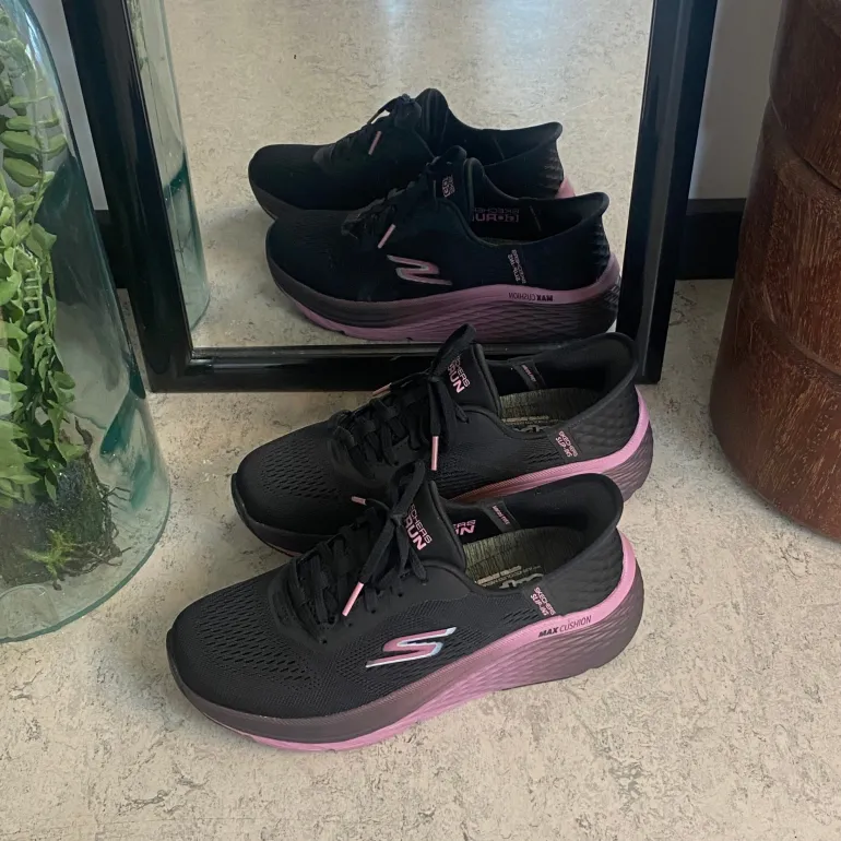 Skechers slip-ins med Max Cushion sål