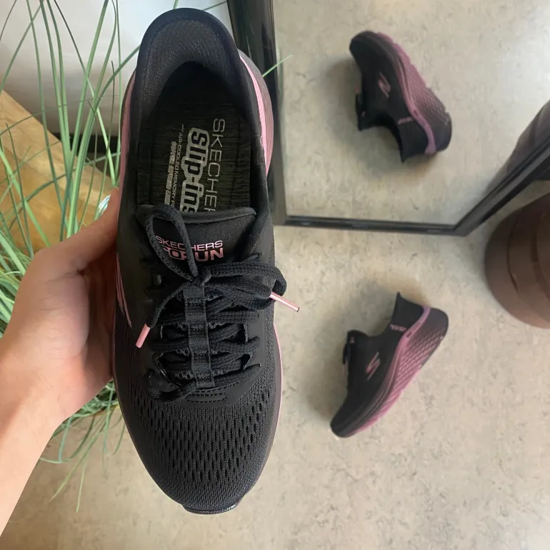 Skechers slip-ins med Max Cushion sål