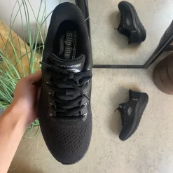 Skechers slip-ins til herre med svangstøtte