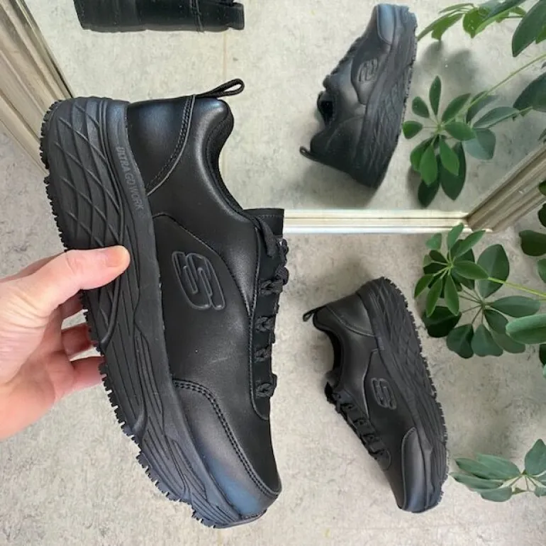 Skechers Work i sort skind med max cushioning såler