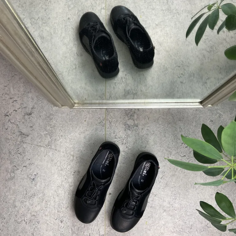 Skind gåsko fra Green Comfort med elastik snørre og god svangstøtte