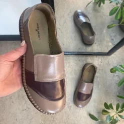 Slip on sko i skind med ultra fleksibel ydersål