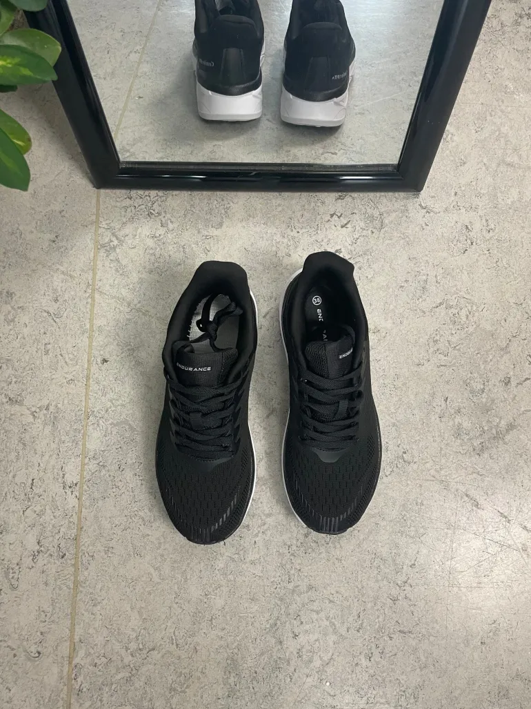 Smart sort sko med svangstøtte