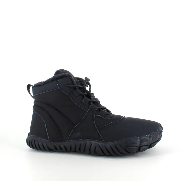 Sort barfodssko med fleksibel gummisål, praktisk klemmelukning og let for