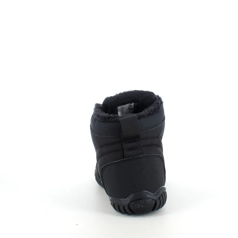 Sort barfodssko med fleksibel gummisål, praktisk klemmelukning og let for