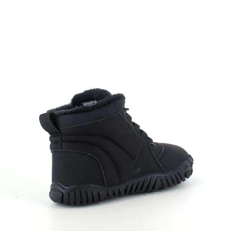 Sort barfodssko med fleksibel gummisål, praktisk klemmelukning og let for