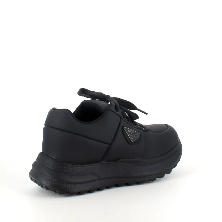 Sort damesko i blød PU med snørebånd og dekorative syninger – komfortabel hverdagssko