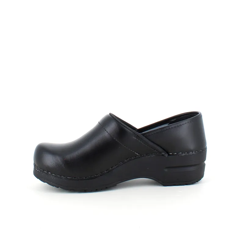 Sort fleksibel Sanita-træsko med hælkappe.