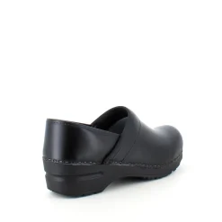 Sort fleksibel Sanita-træsko med hælkappe.