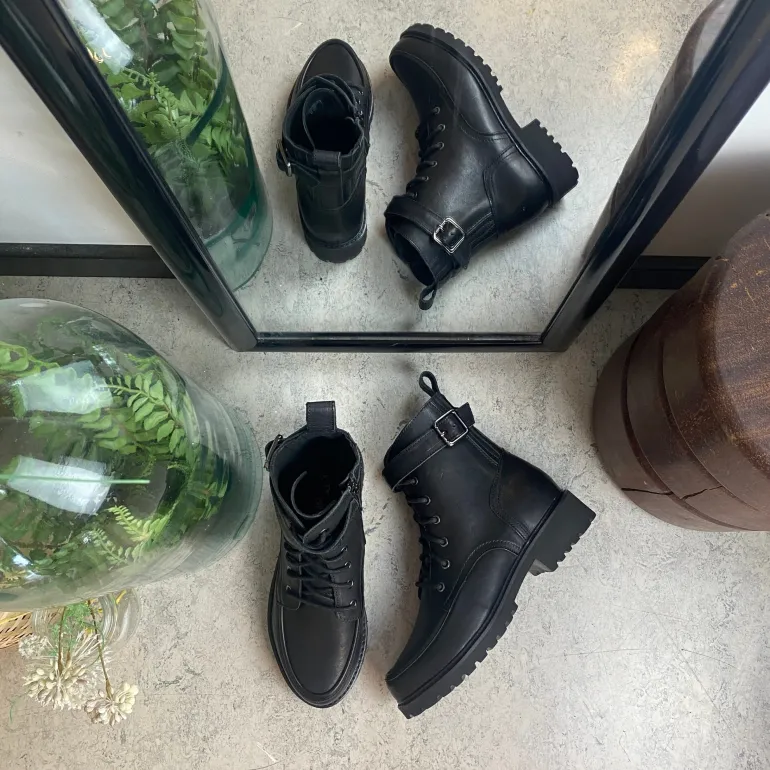 Sort Green Comfort snørestøvle med spænde