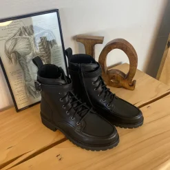 Sort Green Comfort snørestøvle med spænde