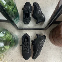 Sort komfortsko med stødabsorberende sål