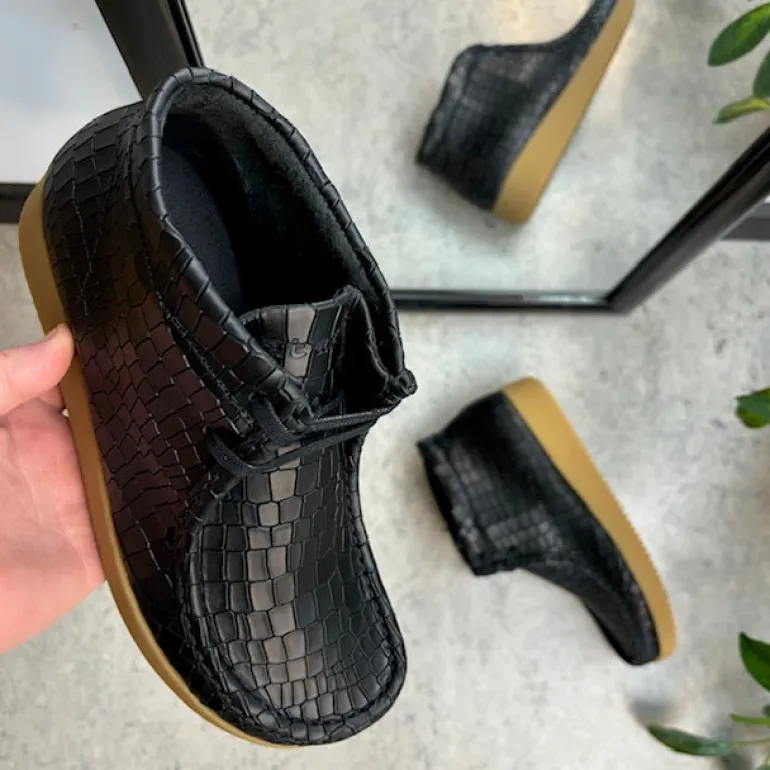 Sort krokodillemønstret støvlet i skind fra Nature