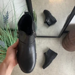 Sort læder ankelstøvle med for og dobbelt lynlås