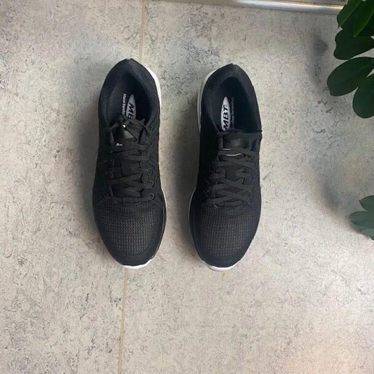 Sort letvægts sko fra MBT