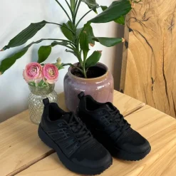 Sort letvægtssko fra Gaitline med optimal af støddæmpning og svangstøtte