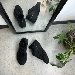 Sort letvægtssko fra Gaitline med optimal af støddæmpning og svangstøtte