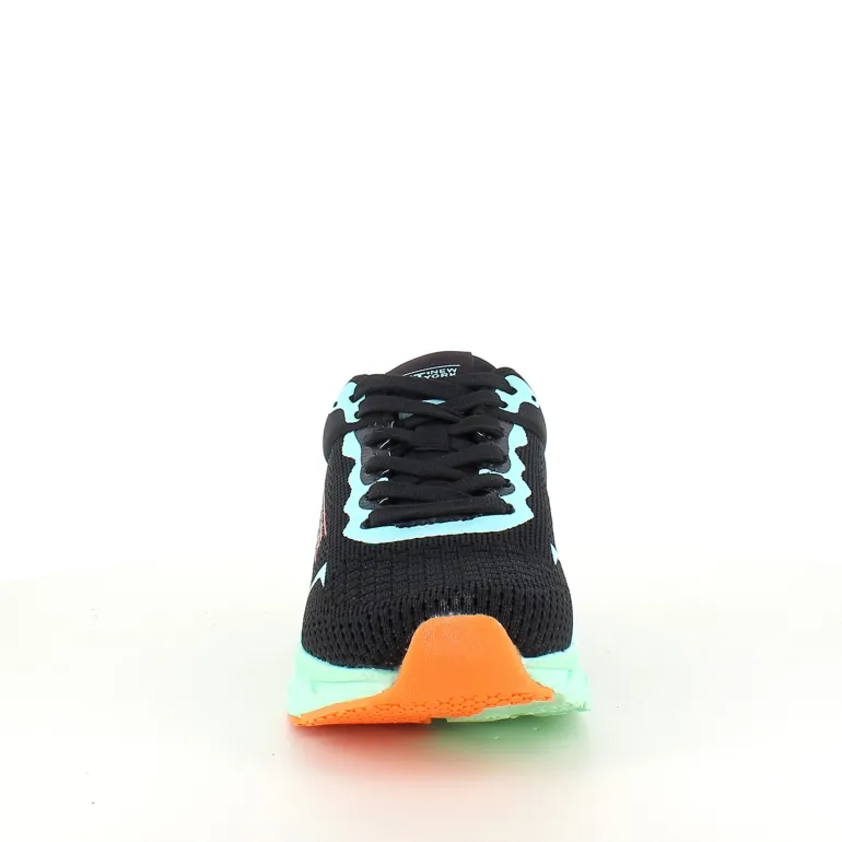 Sort letvægtssko med stødabsorberende sål