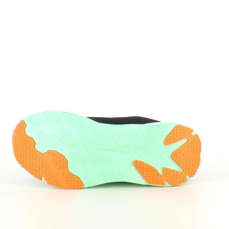 Sort letvægtssko med stødabsorberende sål