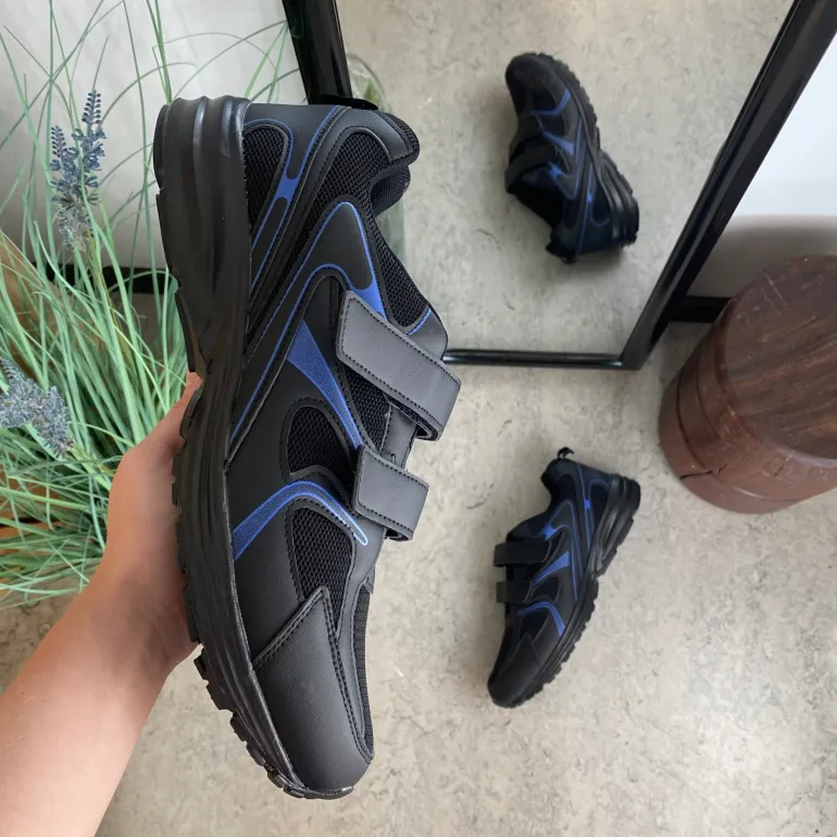 Sort letvægtssko med velcroremme og stødabsorberende sål