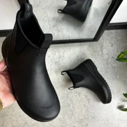 Sort luksus gummistøvle med svangstøtte fra Green Comfort