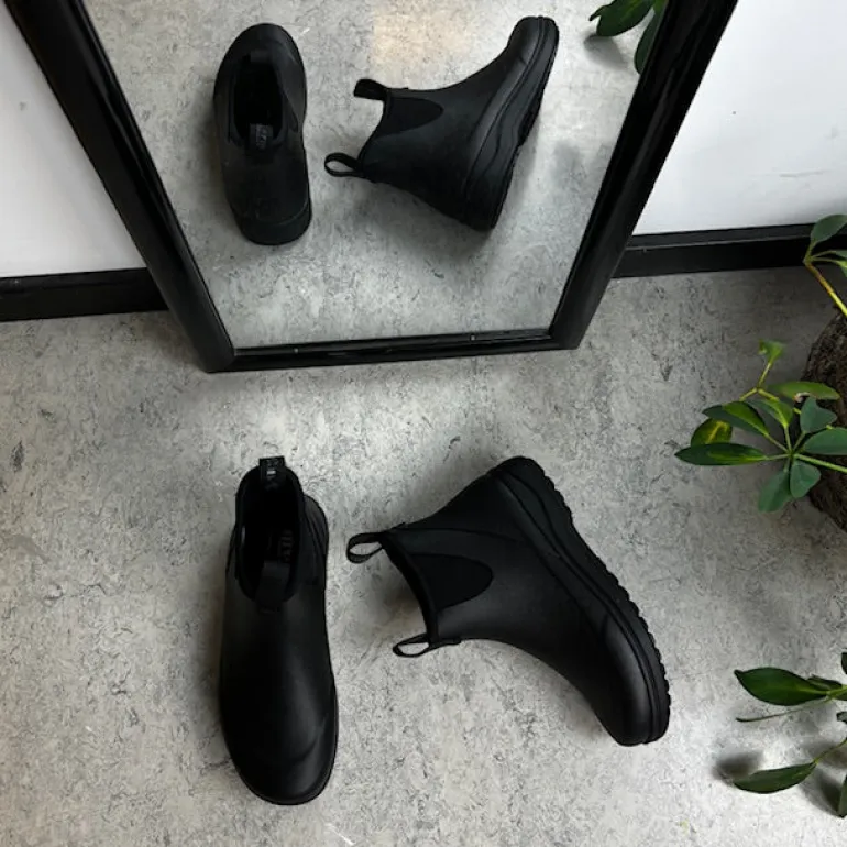 Sort luksus gummistøvle med svangstøtte fra Green Comfort