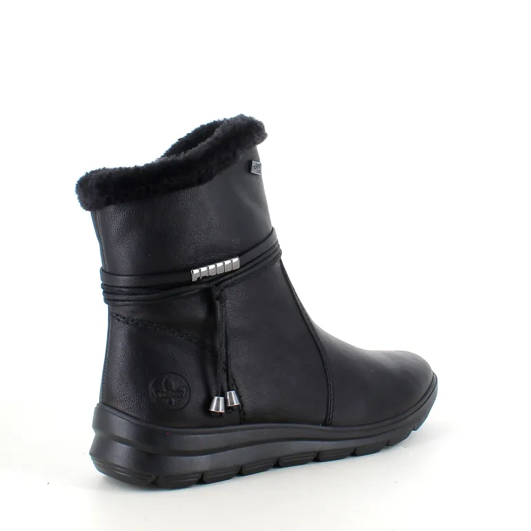 Sort Rieker støvle med elegante detaljer