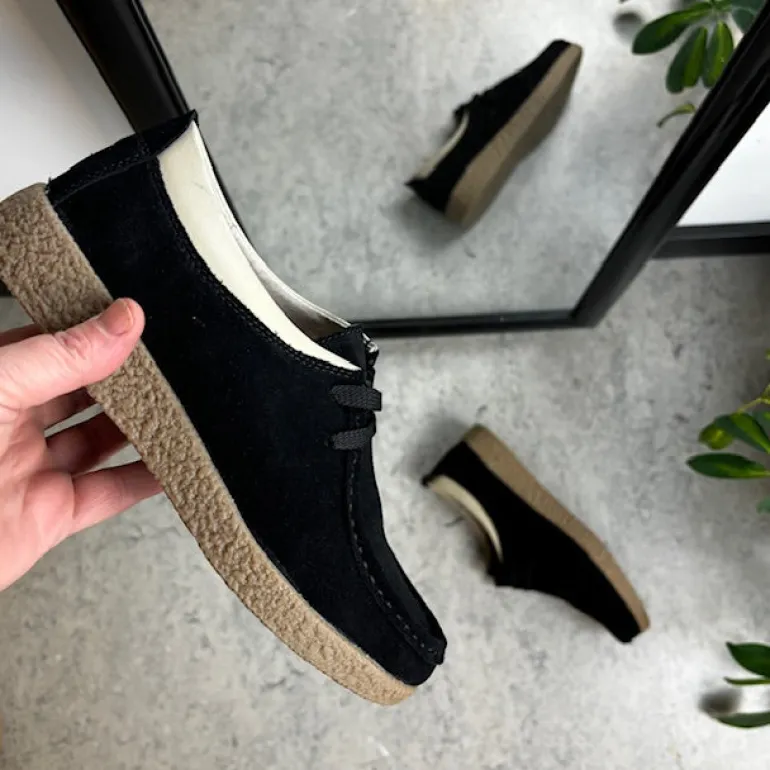 Sort ruskindssko med rågummisål