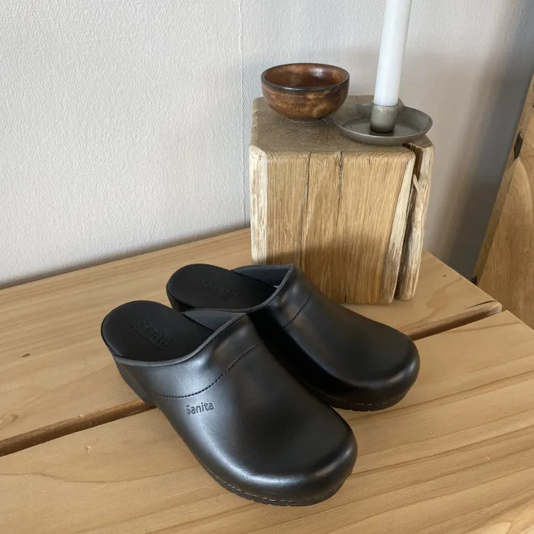 Sort Sanita tøffel træsko med fleksibel bund