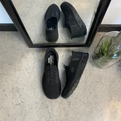 Sort Skechers slip-ins med svangstøtte