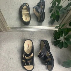 Sort skind slip on til knyster