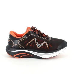 Sort sko fra MBT med fede orange detaljer